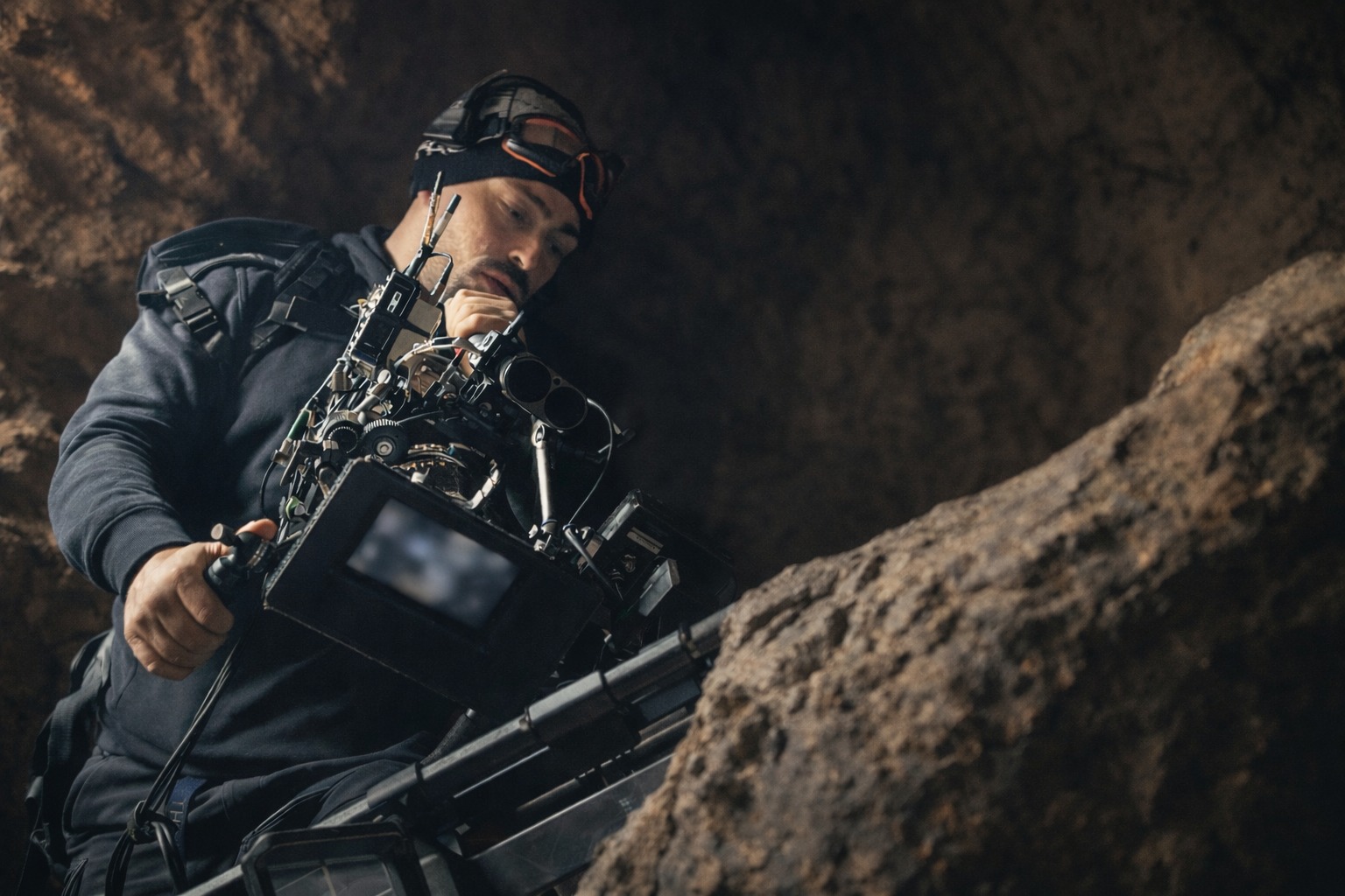Dani del Rosario working with a cinema camera on location
